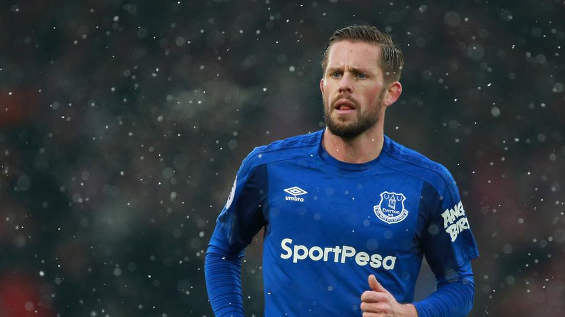 “夜幕下的极速：夜间赛段的惊险刺激”，夜幕下的城